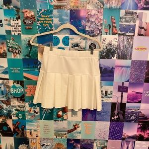 Lioness White Pleated Skirt Size Medium NWOT